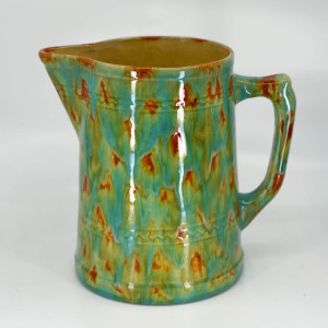 Awesome blended glaze example of the #507 tankard pitcher. I have yet to come across one in a Hostessware glaze, but waiting patiently.