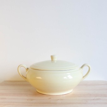 Vernon Kilns Early California Casserole Round Yellow