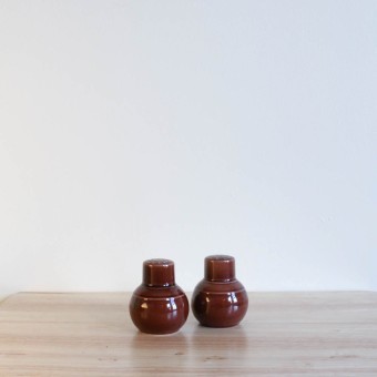 Vernon Kilns Early California Shakers Brown