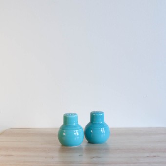 Vernon Kilns Early California Shakers Green