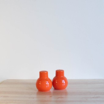 Vernon Kilns Early California Shakers Orange