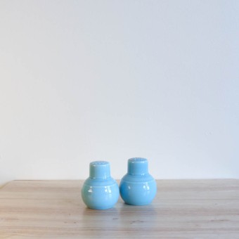 Vernon Kilns Early California Shakers Turquoise