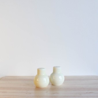 Vernon Kilns Early California Shakers Yellow